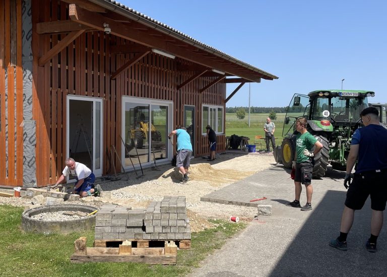 Die nötige Barrierefreiheit erfordert die Pflasterarbeiten.